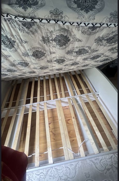 Продам спальный гарнитур белый