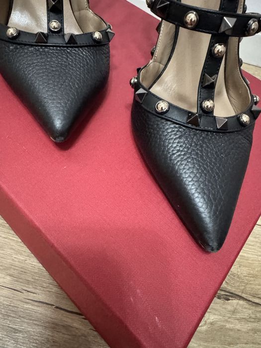 Valentino Garavani Rockstud marimea 40