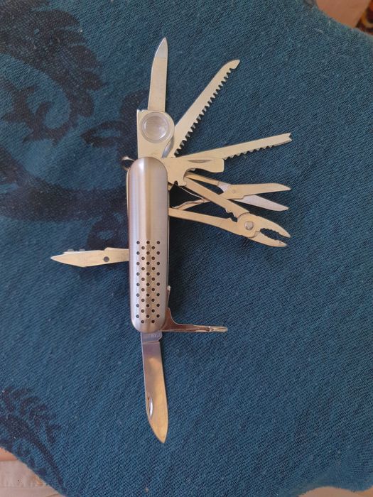 Компактен сгъваем нож