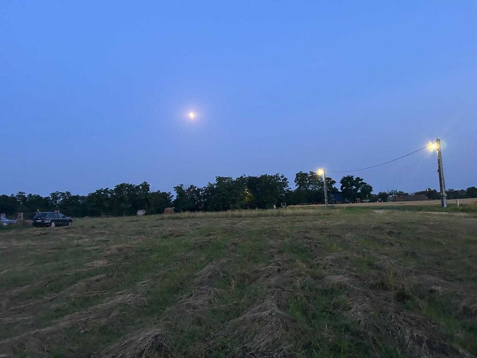 Vând teren intravilant 1000 mp.