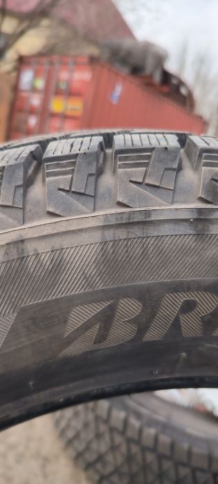 Продам шины Bridgestone Blizzak DM-V2 235/65/17