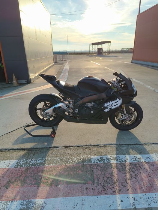 Aprilia Tuono V4R