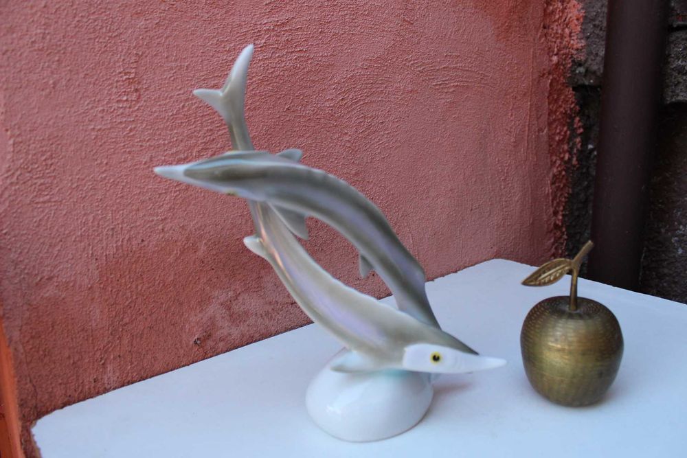 Figurina portelan HOLLOHAZA, Ungaria, 2 sturioni / pesti