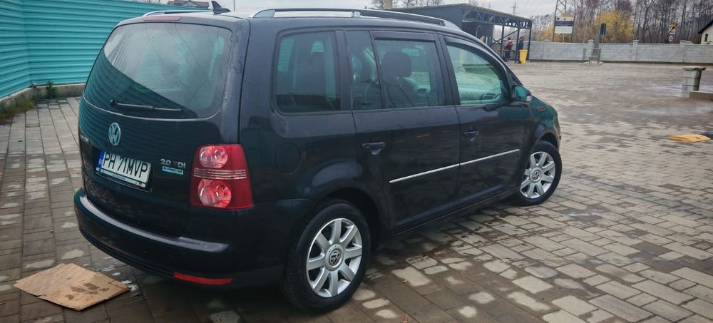 Vând Volkswagen Touran