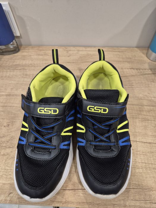 Кросовки на мальчика  на весну