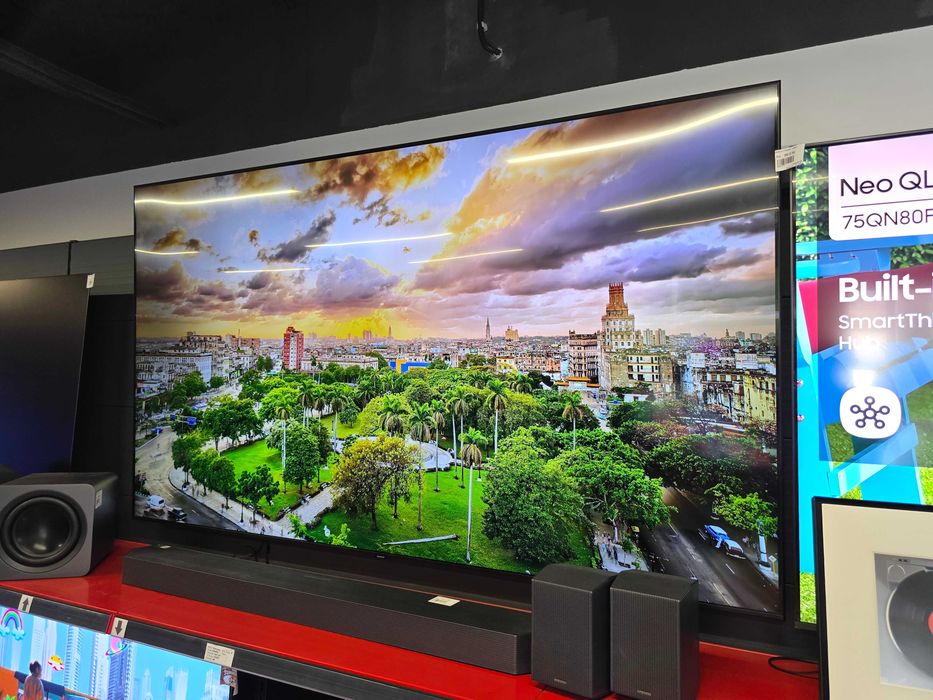 Televizor Smart SAMSUNG LED UE85CU7172 Gigant 214 cm Crystal UHD 4K HDR Smart TV WiFi Clasa G Garantie Reselecto