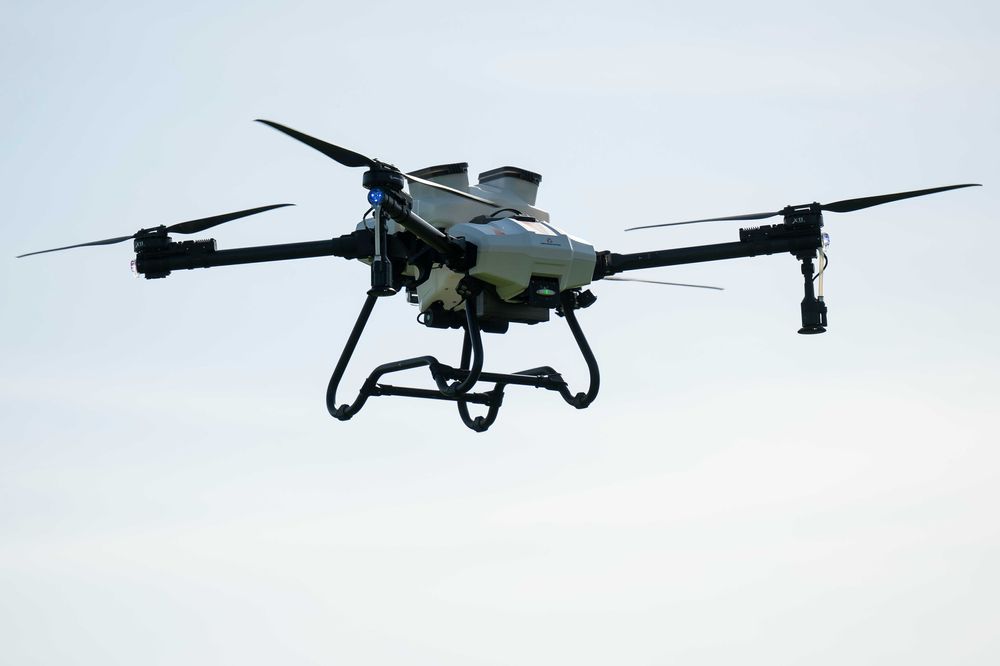 Drone agricole ABZ L30 pulverizare pentru irigatii, aplicare pesticide