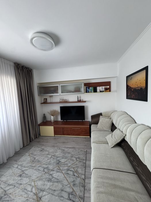 Inchiriez apartament cu 2 camere decomandat