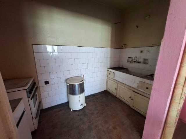 4-стаен апартамент с допълнителна постройка, Търговище, Център , 185 кв.м.