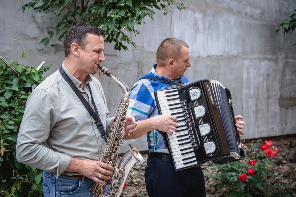 Formatie pentru nuntă - botez - obiceiuri