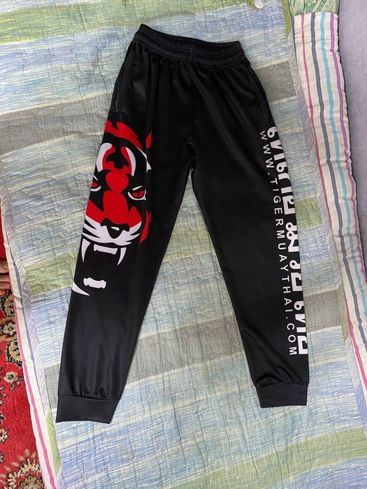 Продам спортивный костюм