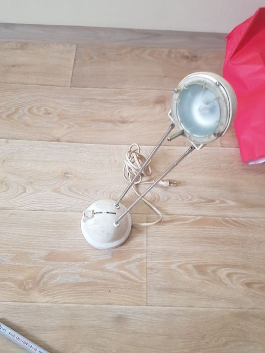 Стара лампа чупеща