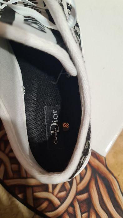Нови сникърси Dior