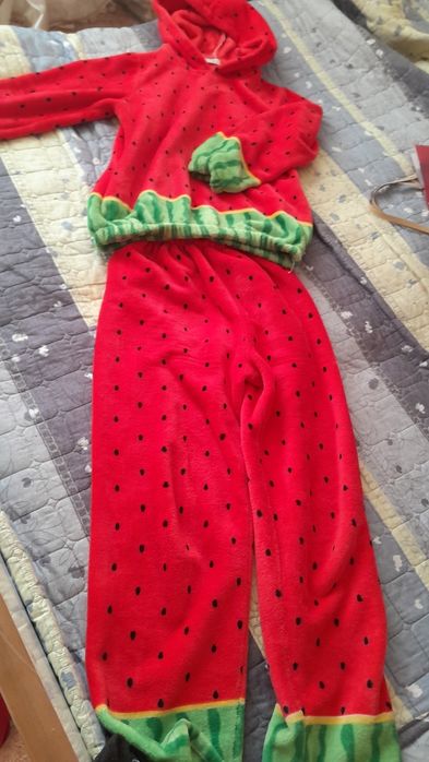 Продам пижаму арбуз