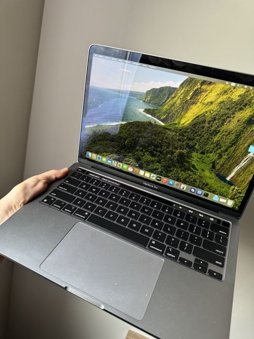 Продаю Macbook Pro 13 2022 в рассрочку