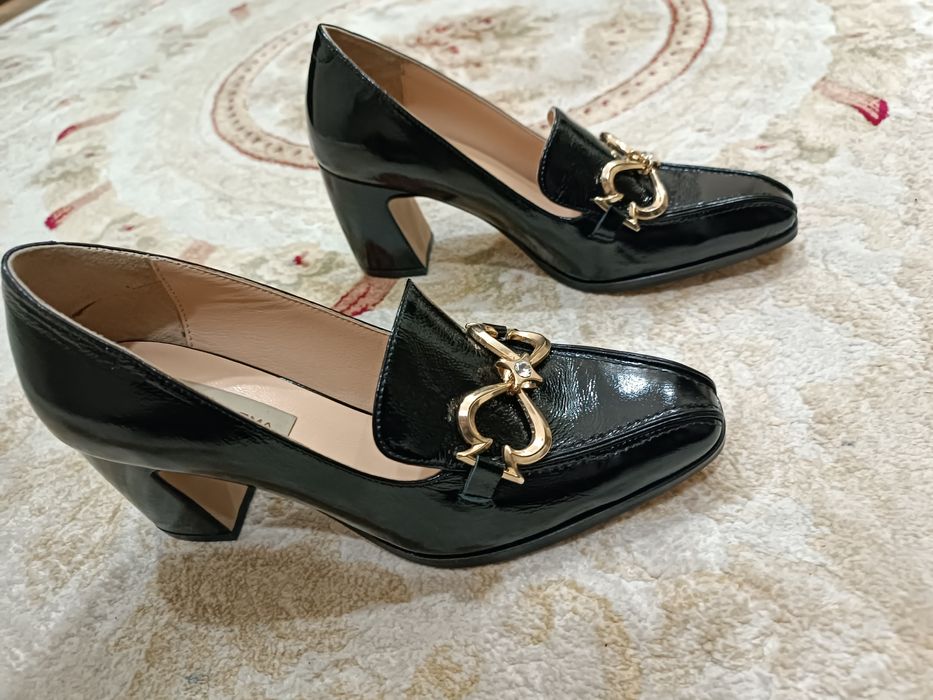 Коженные новые туфли 37 размера Турция