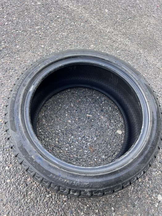 Зимние шины 235/45/18