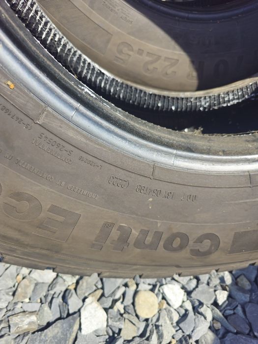 Anvelope de tracțiune și de direcție.