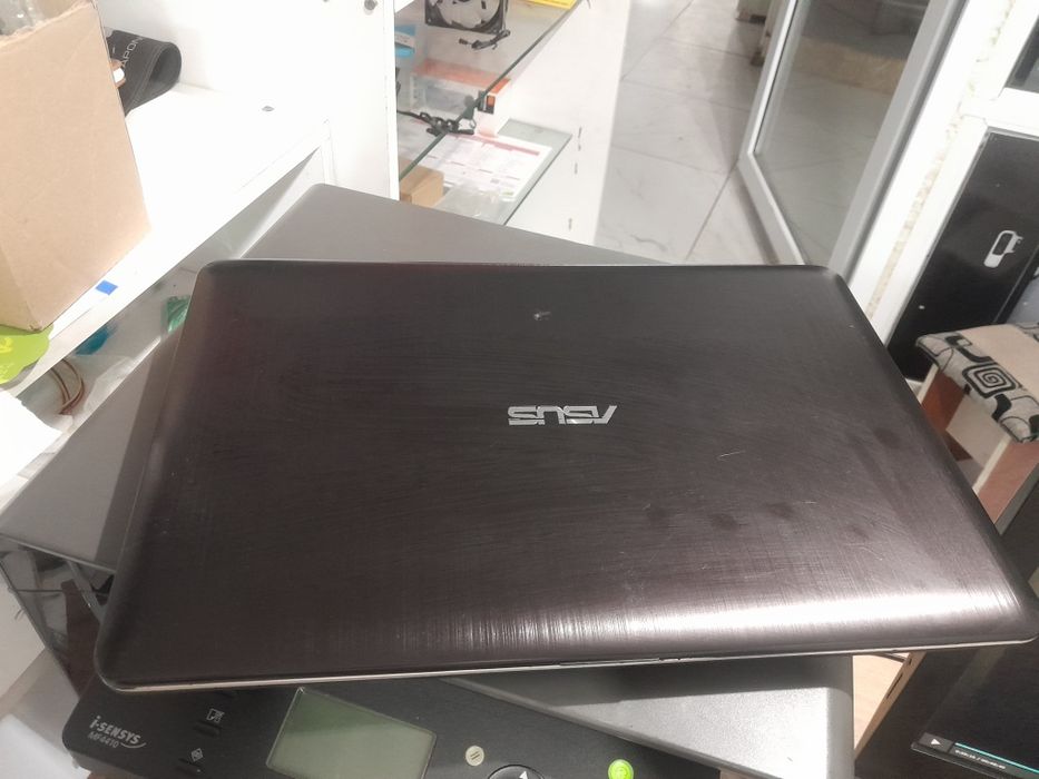 Asus core i 3 5th ssd 128gb