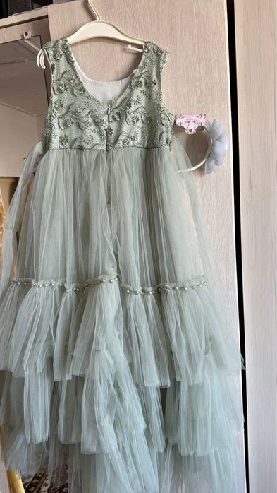 Продам новое нарядное платье