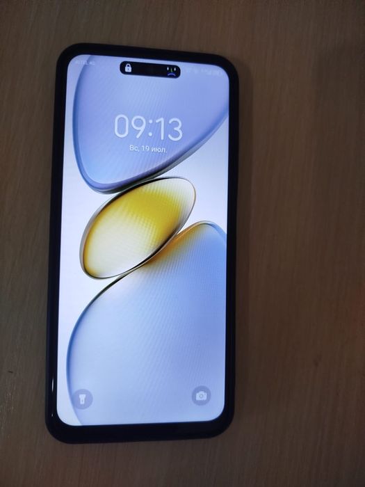 Продаю телефон Tekno Spark