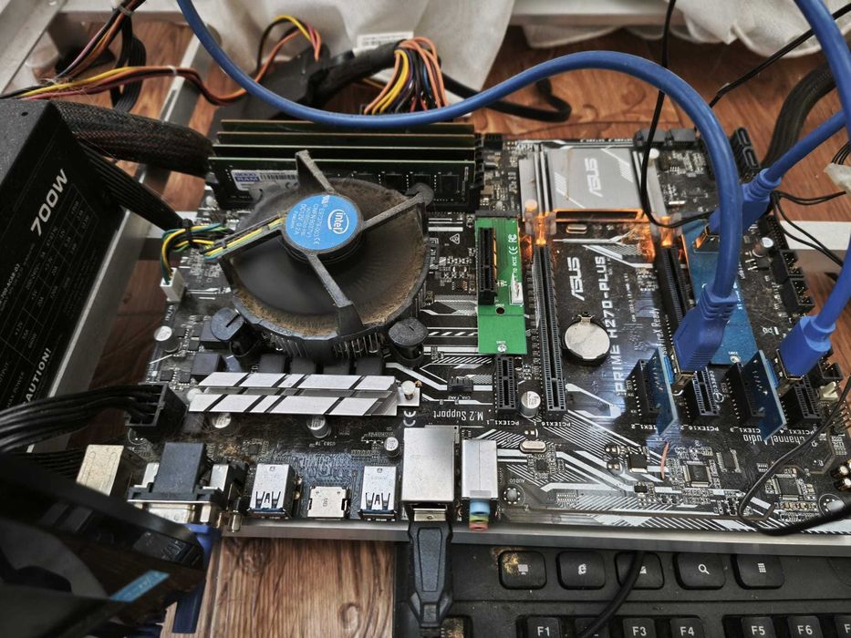 RIG ASUS KOMPLET 1x XFX 580 1x RX SAPHIRE + 1x 3060ti - Възможно е и като отделна част