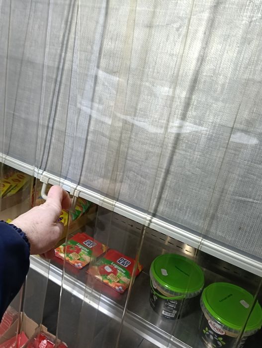 Vitrina frigorifica mezeluri și lactate