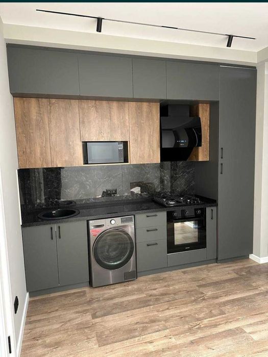 Кухонний мебель на заказ кв.м. 800.000