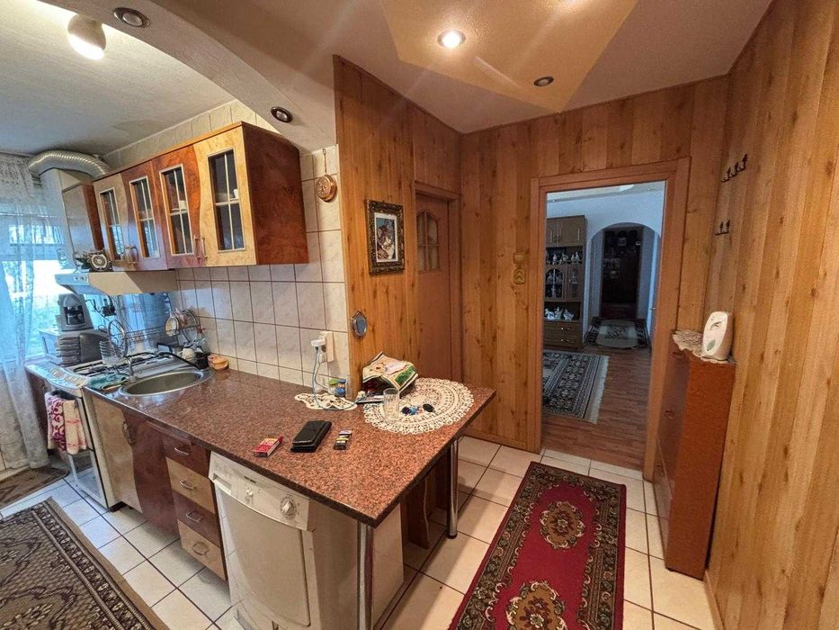 Apartment cu 3 camere in Craiovita Noua