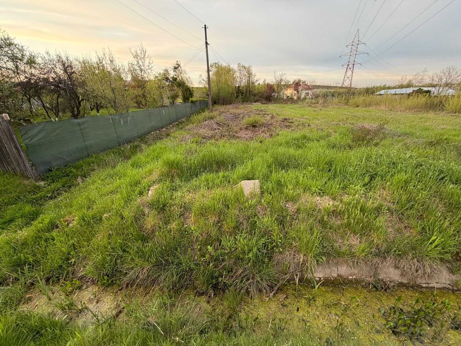 Teren de vanzare Priseaca 1050 mp la principala