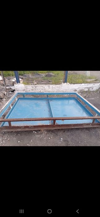 Гаражный железный дверь продается
