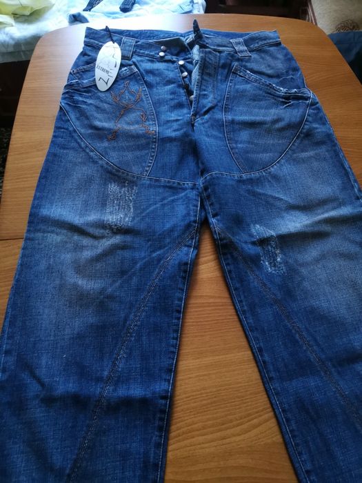 Дънки чисто нови