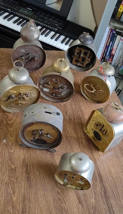 Lot 8 ceasuri vechi de masa mecanice