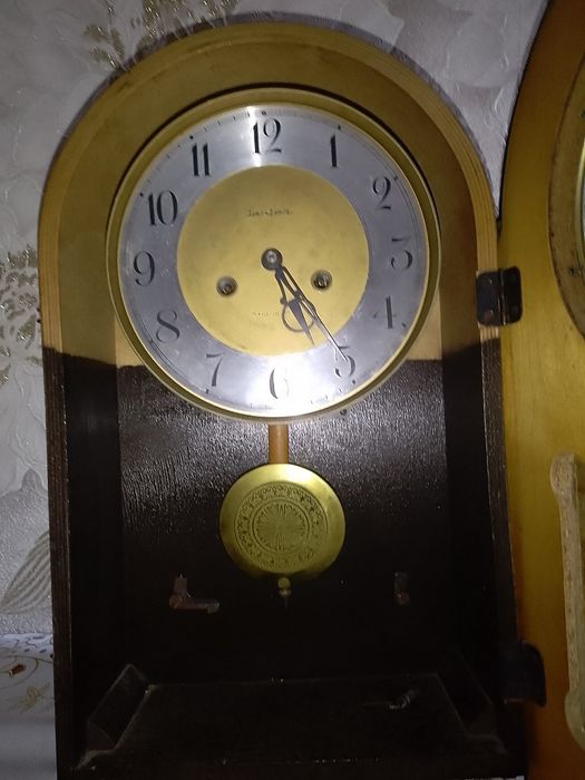 Срочно продам Часы механические «янтарь»