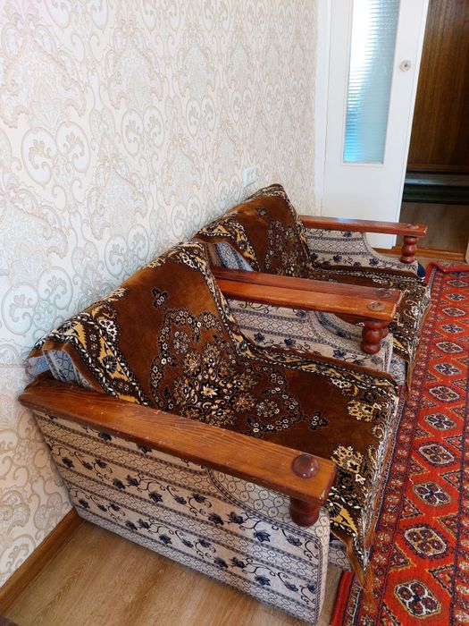 Диван и кресла продаются