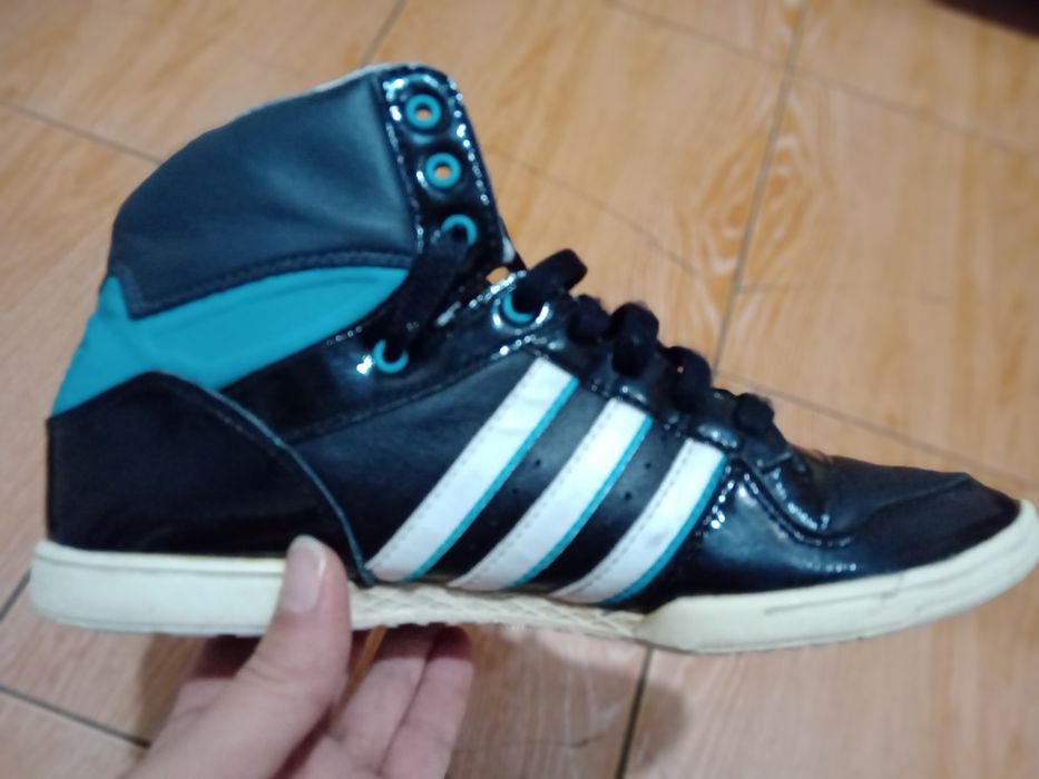 Кроссовки "Adidas", женские