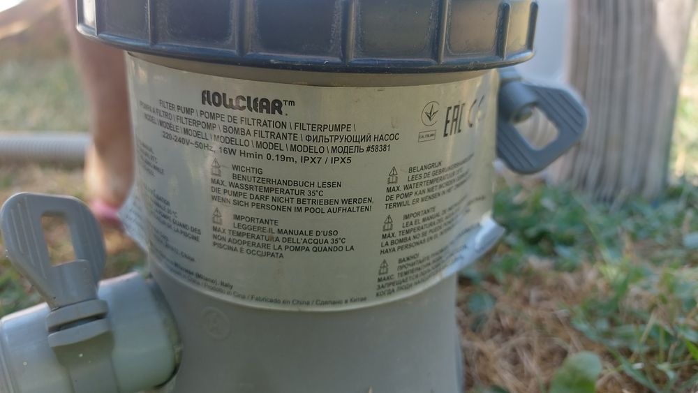 Помпи за басейн малка и голяма