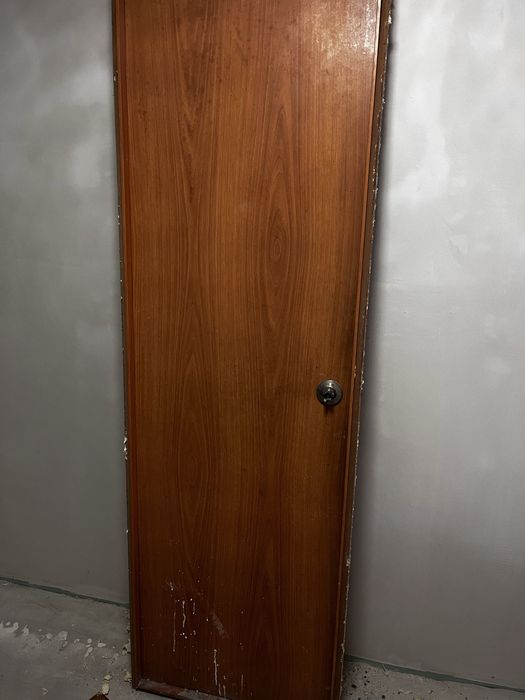 Продам межкомтную дверь