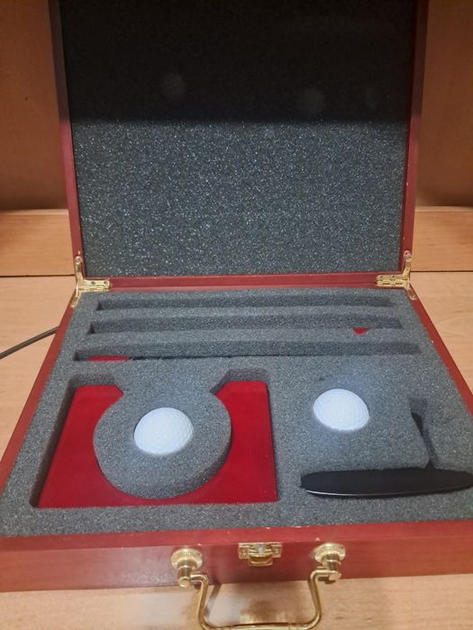 Набор для гольфа в деревянном кейсе