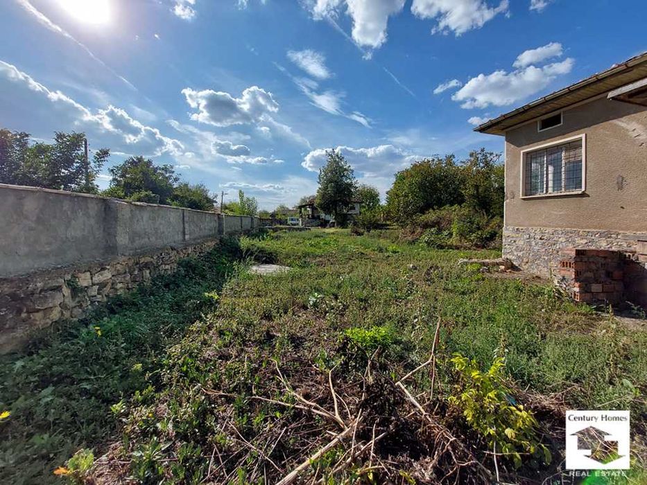 175095 Едноетажна къща за продажба, с равен двор в с. Добромирка