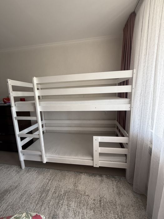 Продам двух ярустную кровать