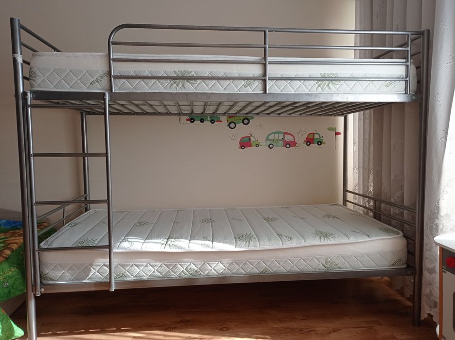 Двуетажно легло Svarta, Икеа - за матраци  90*200