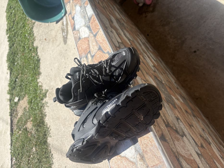 Vand balenciaga track furtati foarte putin