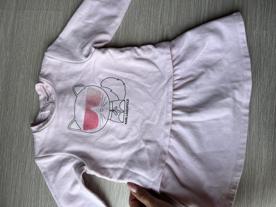 Karl Legerfeld 74, Moschino 74