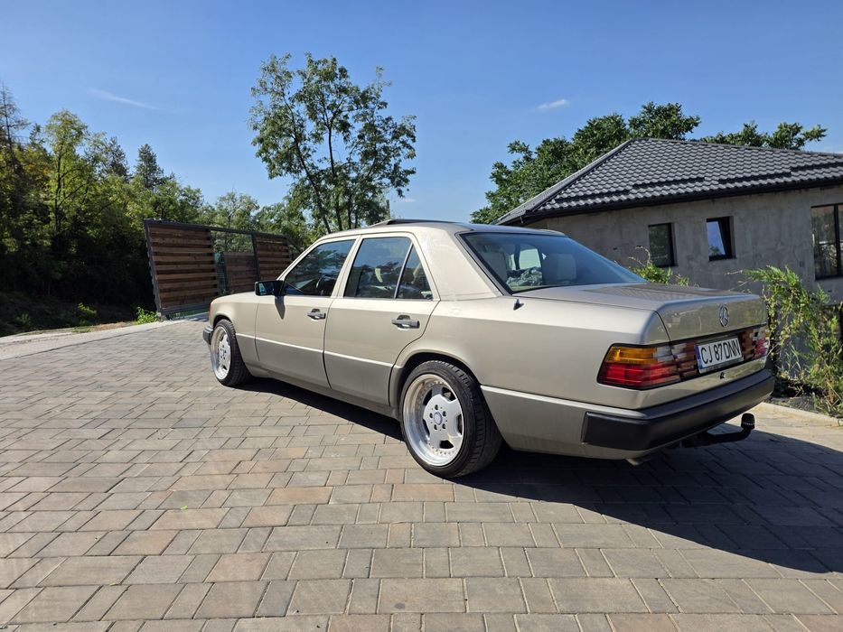 MERCEDES-BENZ E-Class 1986 — imagine 3