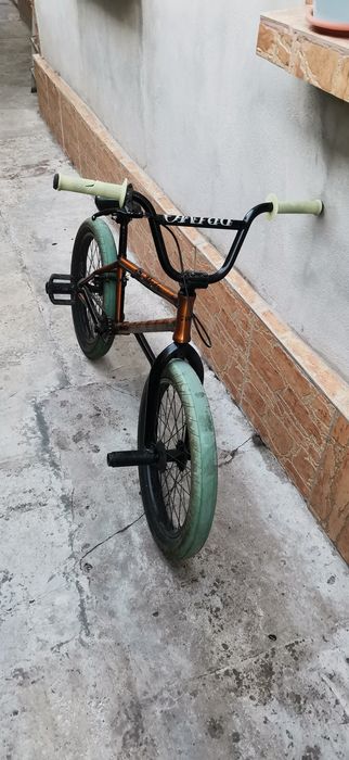 Bicicleta BMX CULT si Rockrider 500