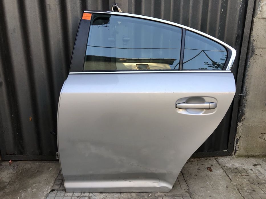 Задна лява врата за тойота авенсис седан/Totota avensis T27 09-14г