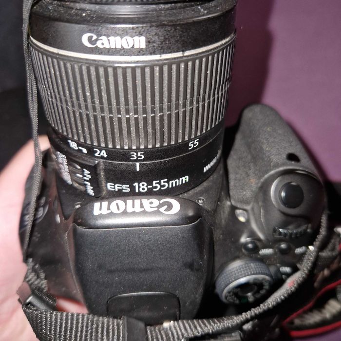 Canon EOS 600D+ obiectiv EF-S 18-55mm+Card 32Gb+3baterii si Incarcator