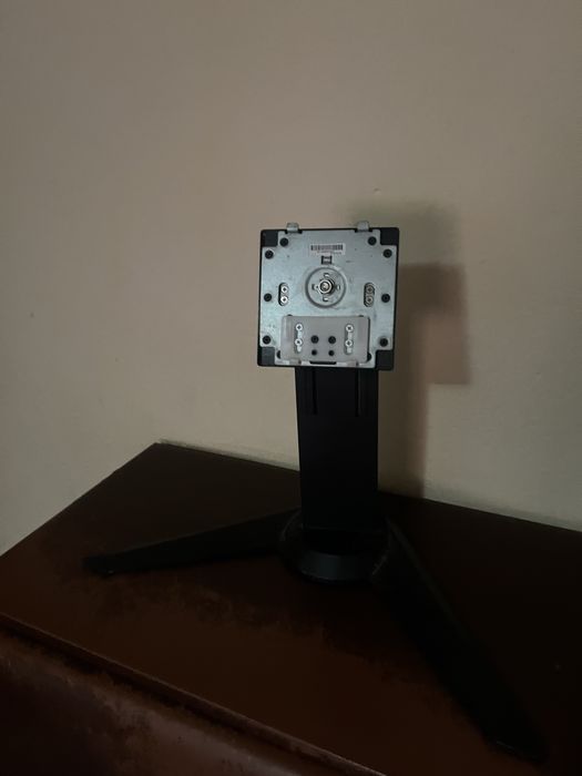 Brat metalic pentru monitor reglabil