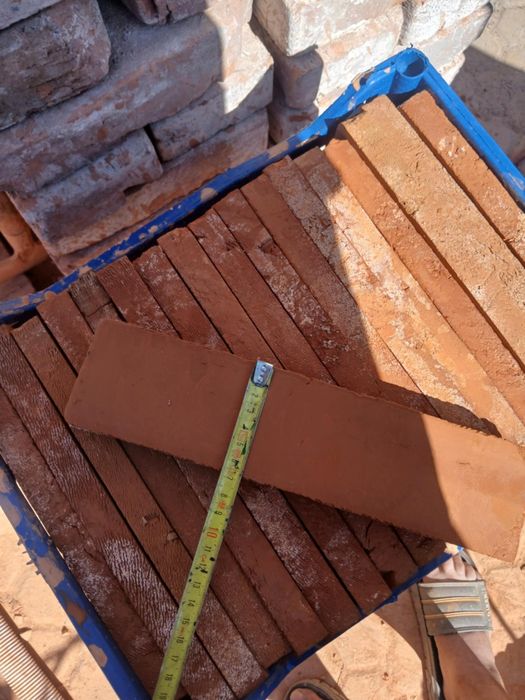 Vând cărămidă feliata